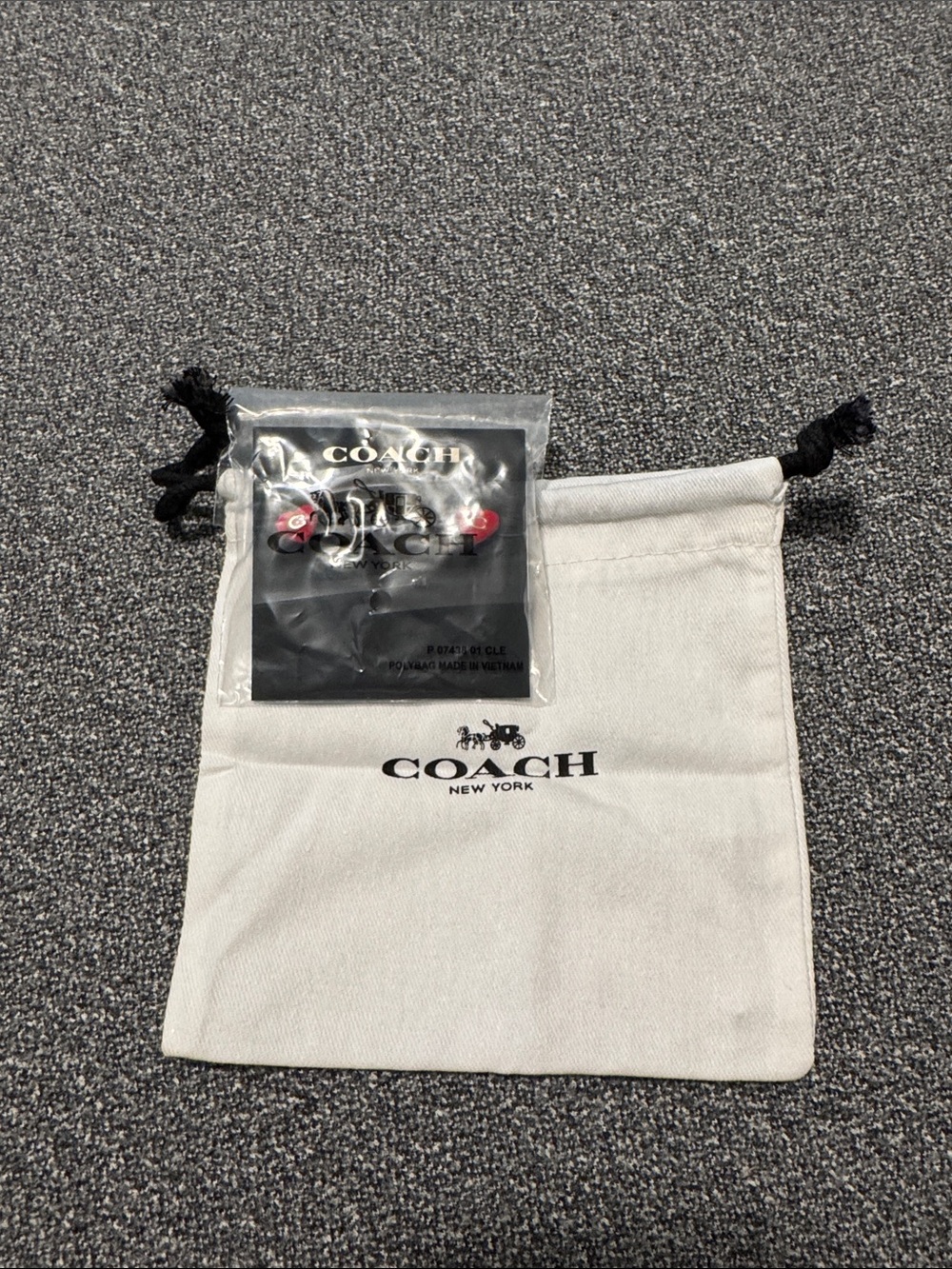 Coach woman heart earrings with Branded Pouch